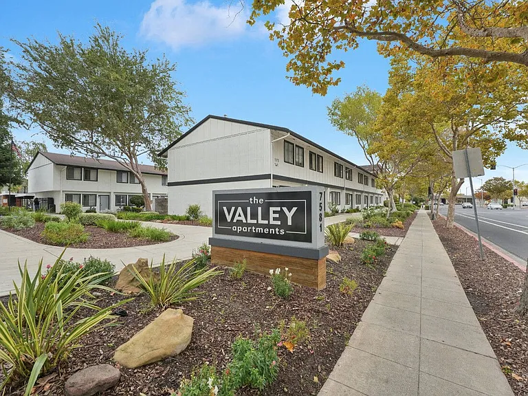 The Valley Apartments — Photo 37