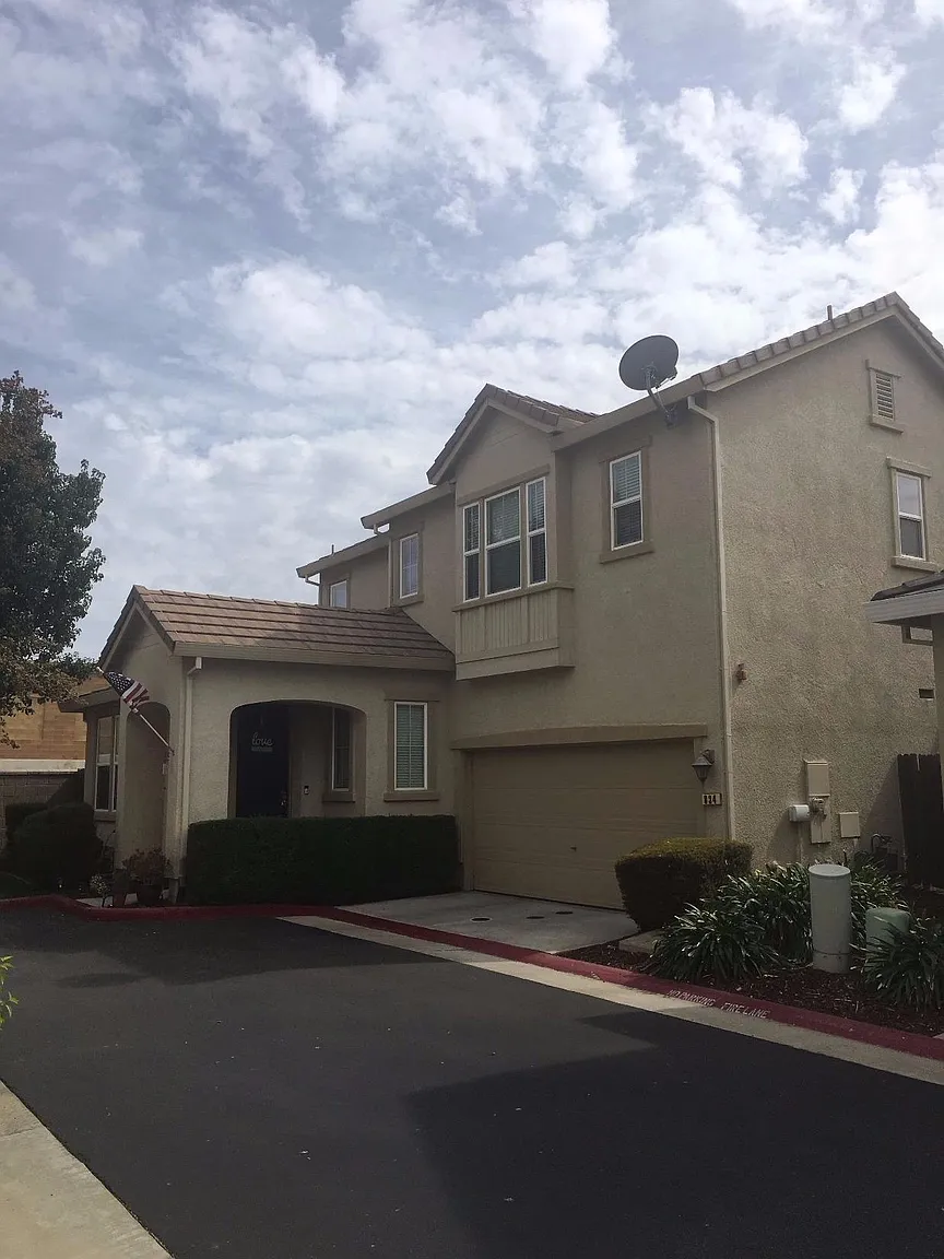 834 Courtyards Loop photo 1