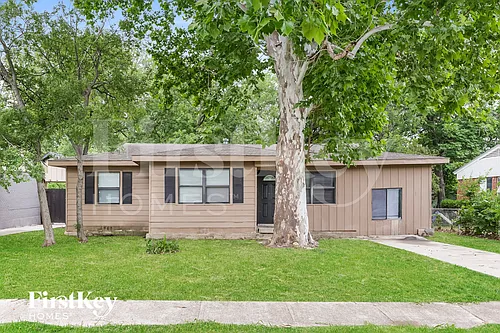 1504 Valley View St Photo 1