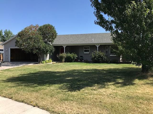 218 Virginia Way Front Yard, porch and double garage