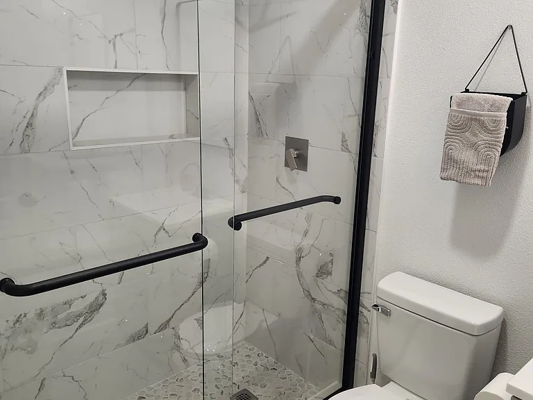 En Suite Full Bathroom