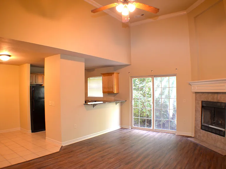 1772 N Chestnut Ave — Photo 1
