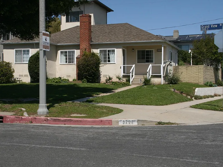 3292 Grand View Blvd — Photo 49