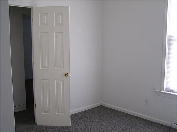 5th image of 415 Louden St