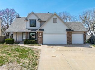 127 S Springwood Dr, Derby, KS 67037
