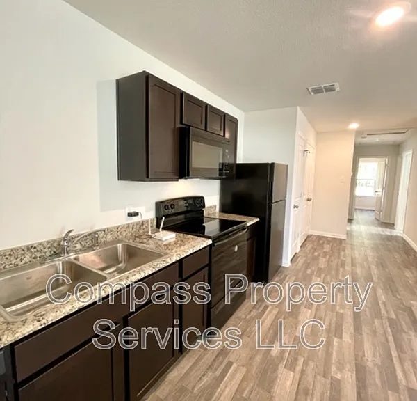 1114B Chestnut St — Photo 4