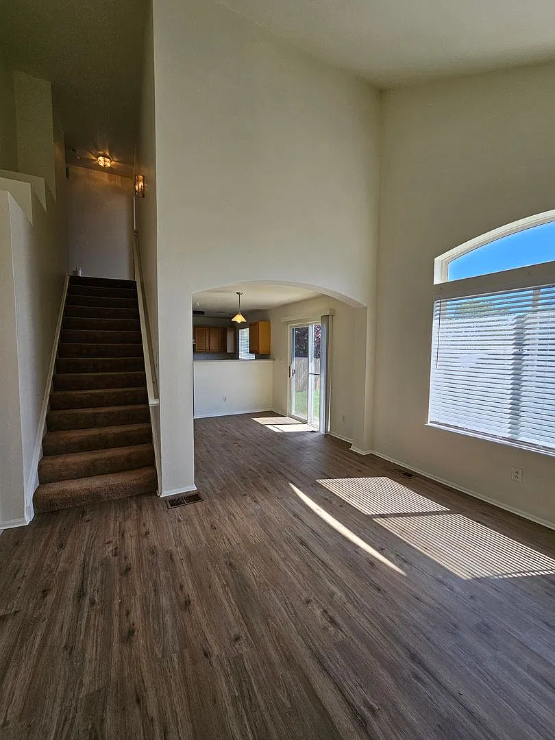 Single Family Home with Large Backyard — Photo 2