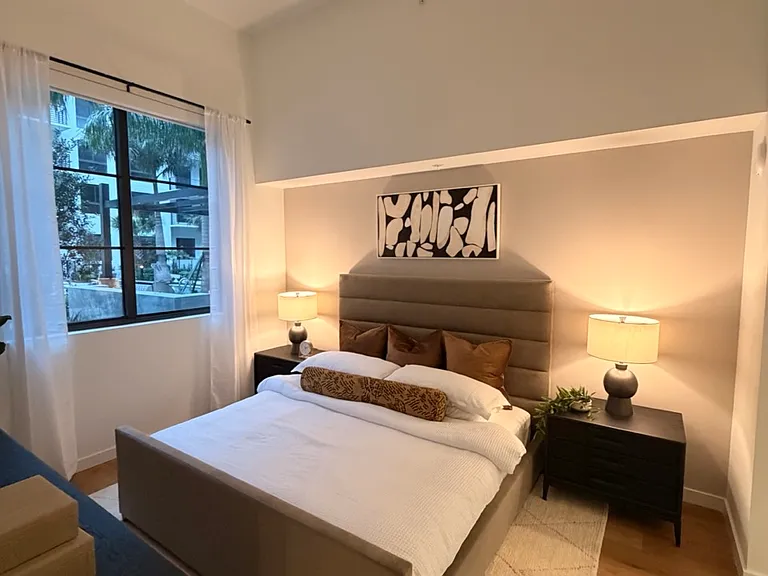 12400 Biscayne Blvd #605 — Photo 7