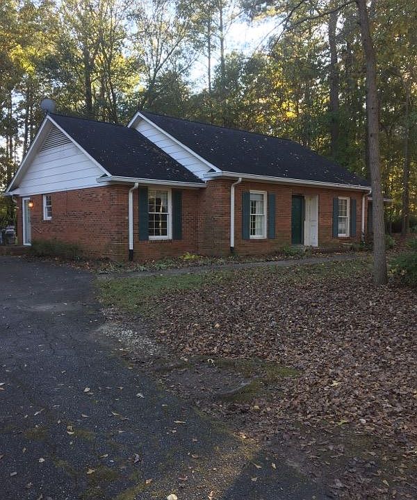 1st image of 107 S Pinepoint Dr