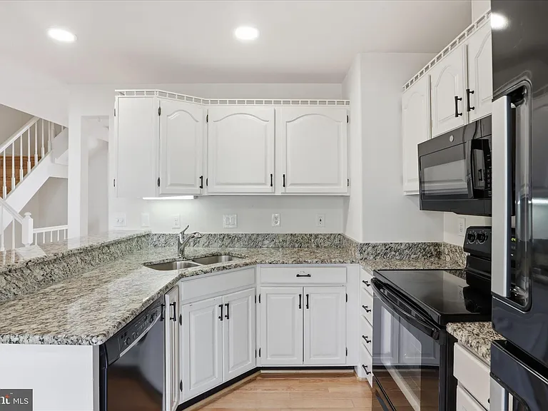 3946 Valley Ridge Dr — Photo 13