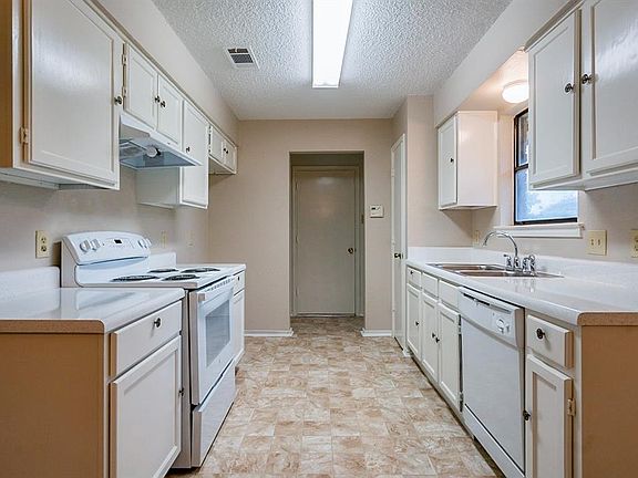 2nd image of 6821 Penhurst Dr