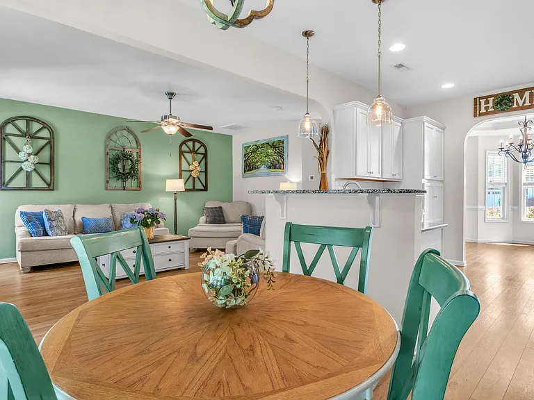 405 Belhaven Ct — Photo 17