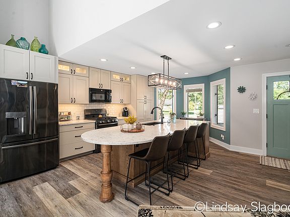 3rd image of 6534 Crownpointe Dr SW