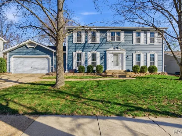 277 Oak Path Dr, Ballwin, MO 63011