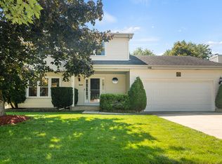 1155 Russetwood Ct, Wheeling, IL 60090