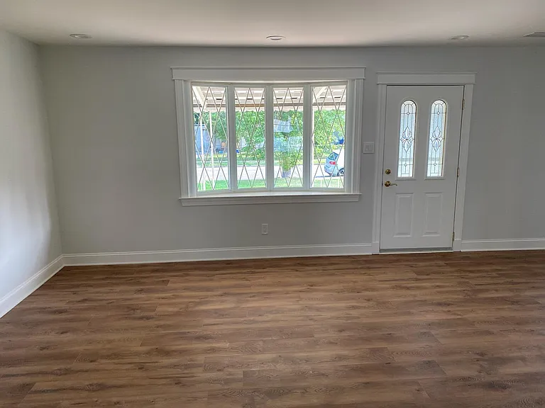 3909 Elmwood Dr — Photo 3