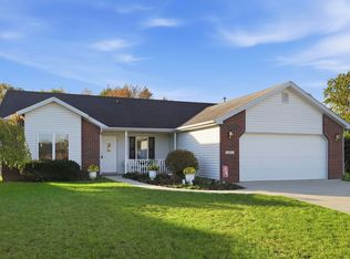 904 Redwood Ct, Garrett, IN 46738