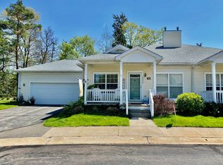 10285 Wind Crest Cir, Hamburg, MI