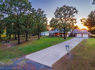 304 Oakdale Rd, Muldrow, OK 74948