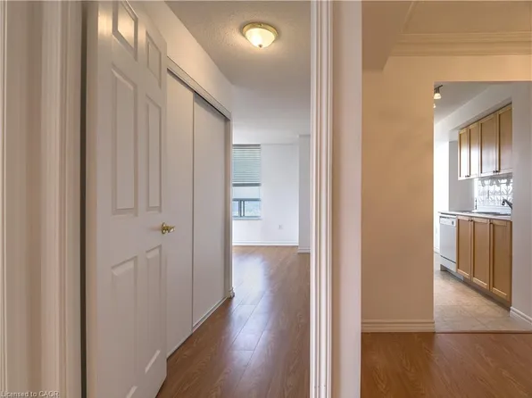 55 Strathaven Dr #1413, Mississauga, ON L5R 4G9