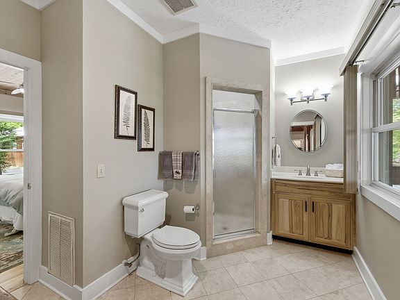 15th image of 1233 Oliver Dr