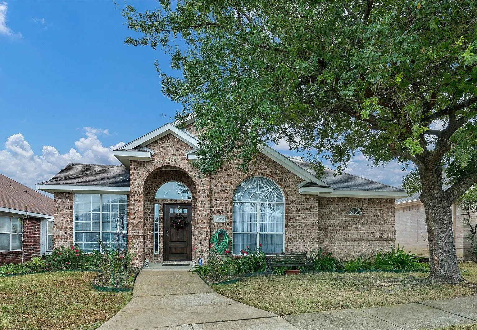 5 bed, 2.0 bath, 2281 sqft, $2,395 — Photo 1
