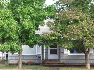 1214 E Madison Ave, Cottage Grove, OR 97424