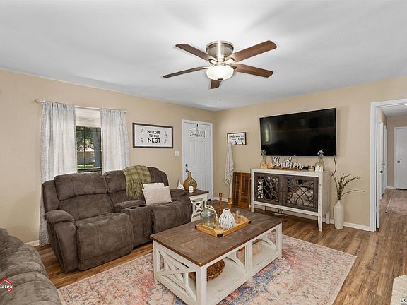 3rd image of 1309 America Dr