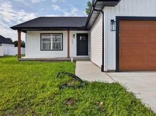 902 W South St, Lexington, IL 61753
