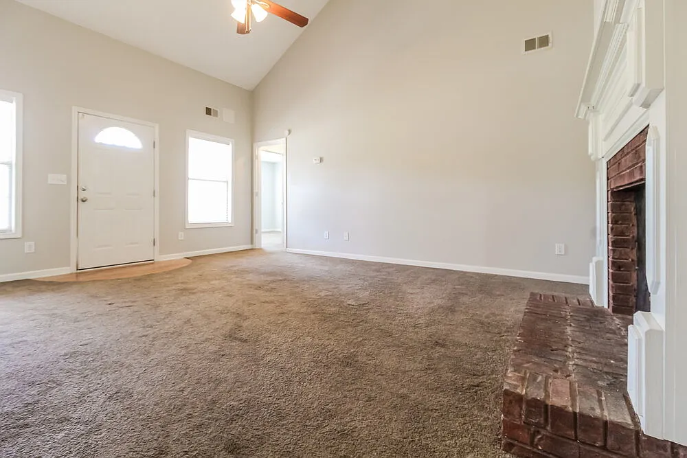 3 bed, 2.0 bath, 2100 sqft, $2,315 — Photo 4