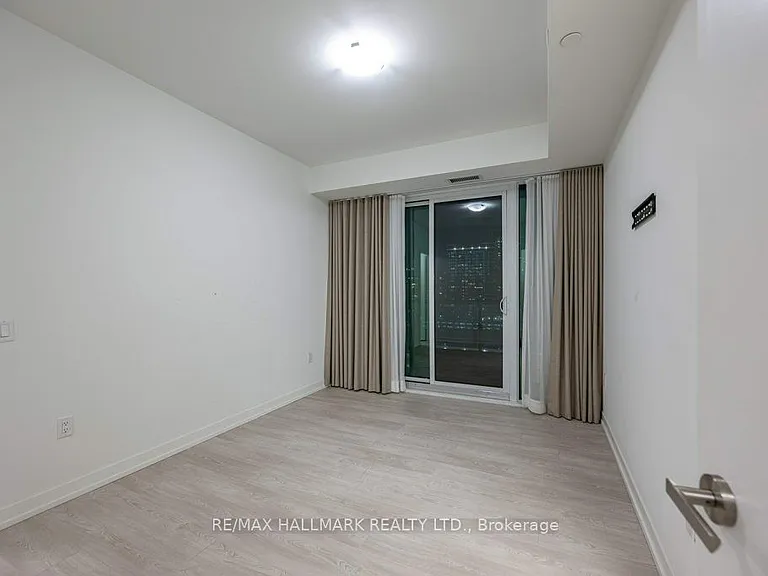 8868 Yonge St #1507E — Photo 10