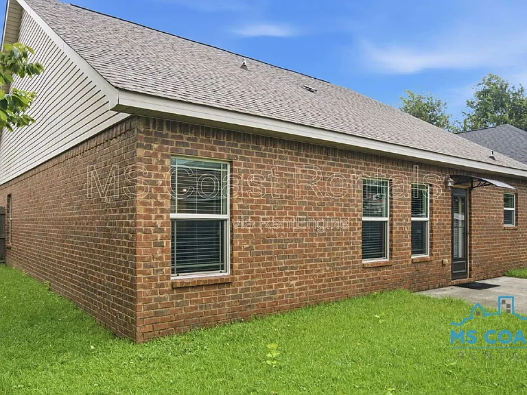 915 Old Towne St — Photo 23