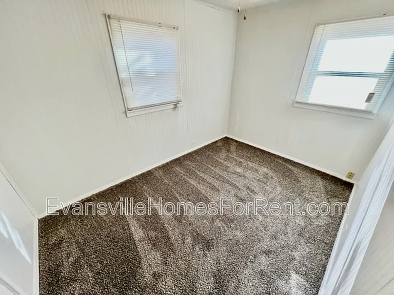 1525 Waggoner Ave — Photo 7