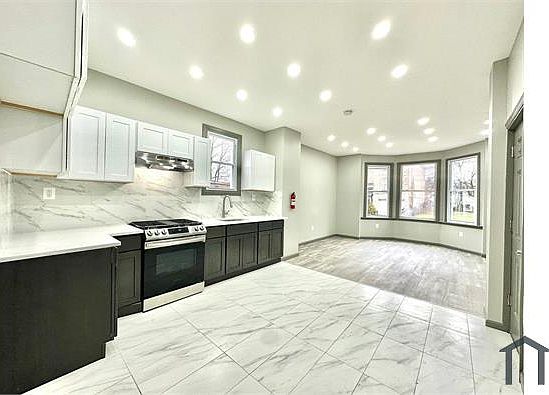 2nd image of 308 S 6th St #1