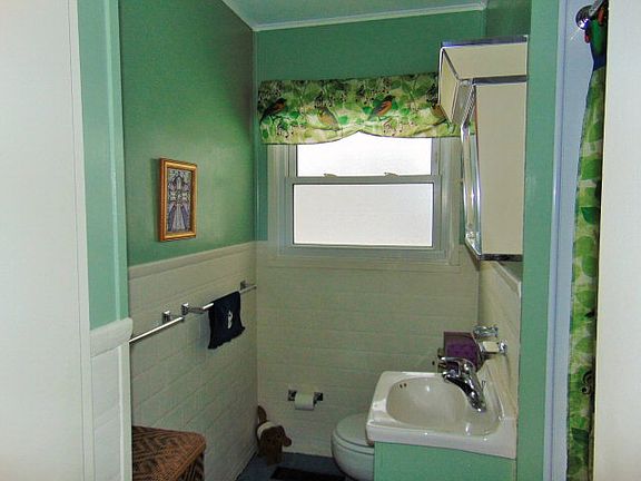 4th image of 785 Lilac Ln