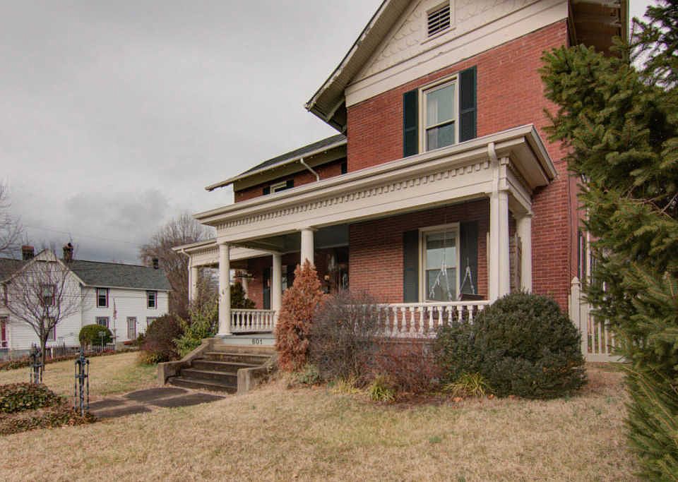 1st image of 601 Roanoke Blvd