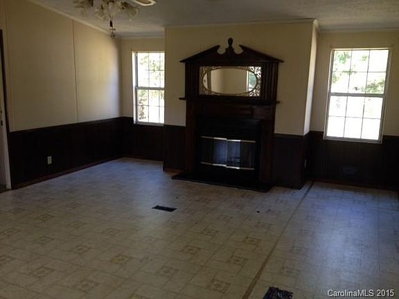 3rd image of 125 Davis Place Ln