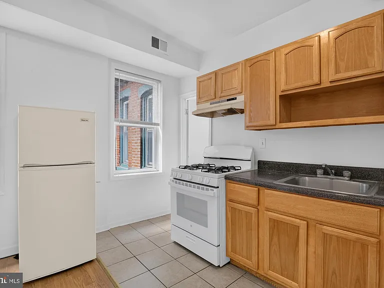129 W Susquehanna Ave #2F — Photo 5