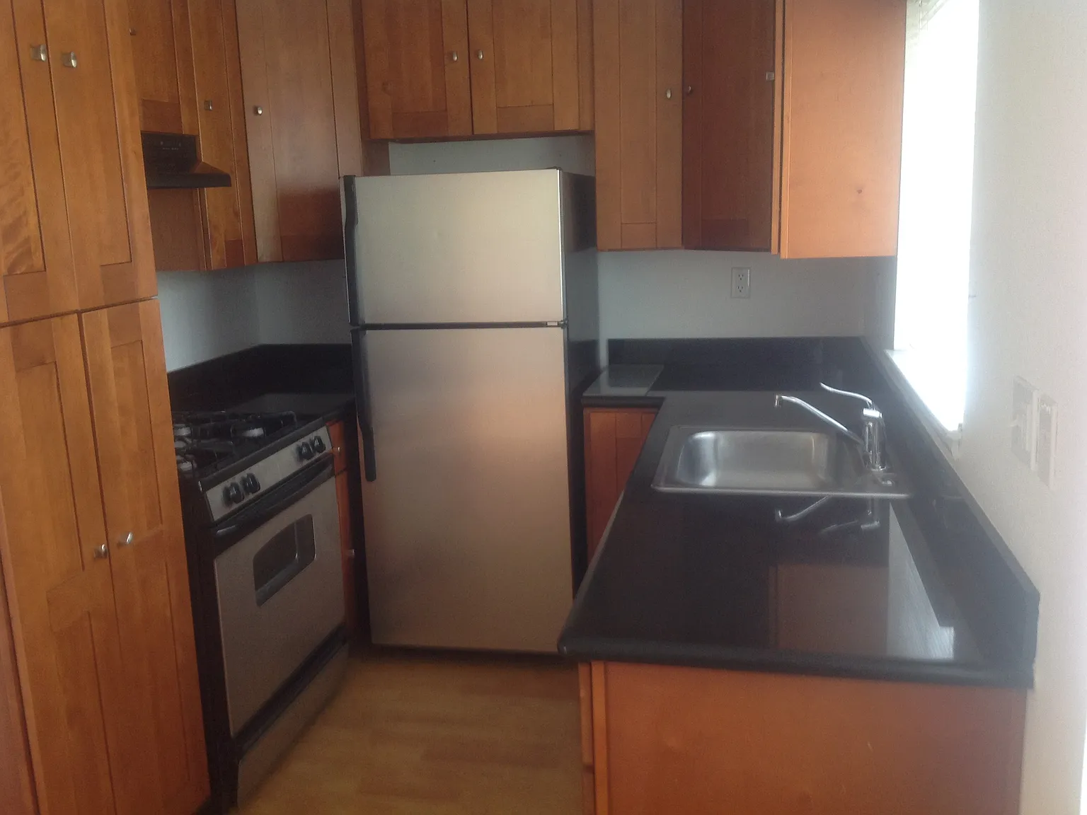 2 bed, 950 sqft, $3,400 — Photo 2