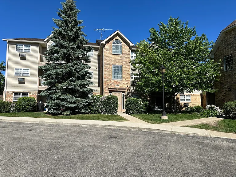 1545 W Crystal Rock Ct #1D — Photo 2