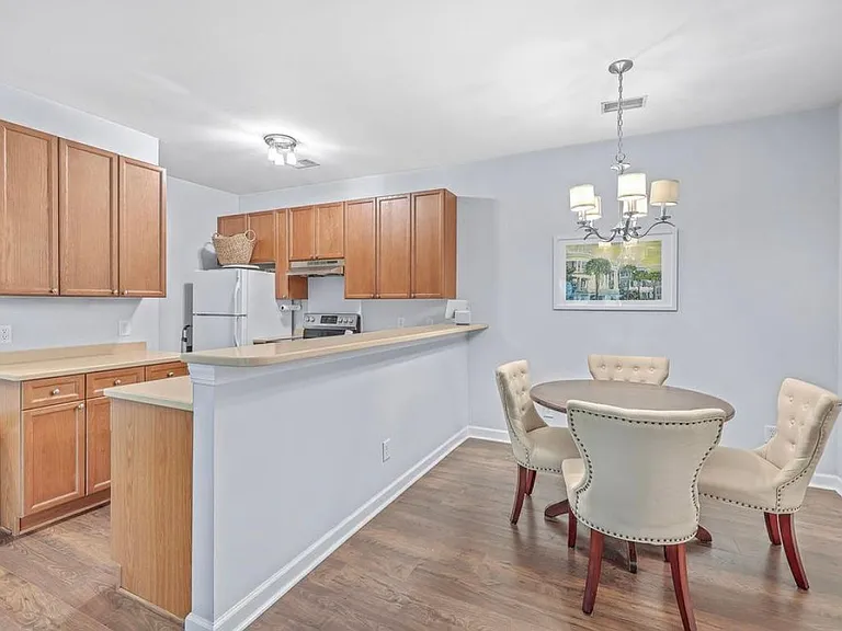 507 S Elgin Ct — Photo 9