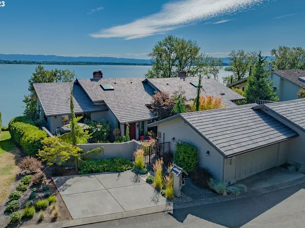 8626 NW Lakeshore Ave, Vancouver, WA 98665