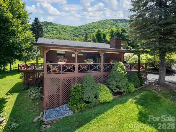 85 Hillcrest Rd, Maggie Valley, NC 28751