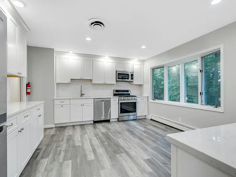 32 Rock Rd — Photo 4