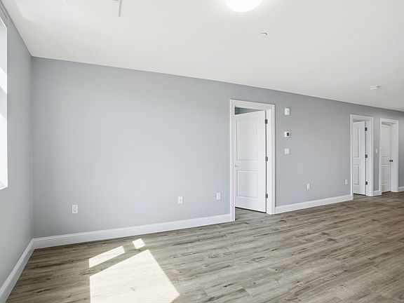 4th image of 632 Centre St #201