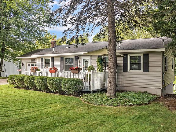 3rd image of 10717 Alpine Ave NW