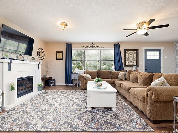 2nd image of 319 N WINTERS FURR