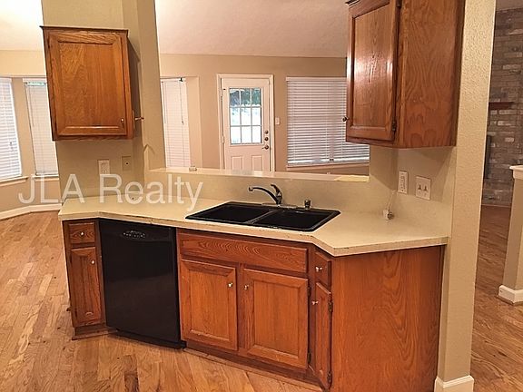 5th image of 5614 Freshmeadow St