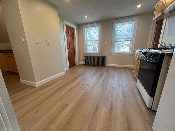 4th image of 22 Park Rd #3