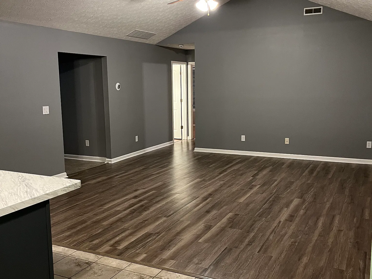 3 bed, 1327 sqft, $1,950 — Photo 4